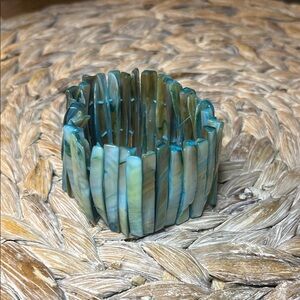 Blue‎ and Green Mother of Pearl Abalone Stretch Bracelet